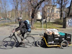 Transport von Lebensmitteln zu einer Fair-Teiler-Station